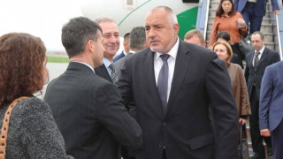 Посрещат Борисов с червен килим в Прищина