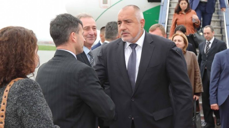 Посрещат Борисов с червен килим в Прищина | StandartNews.com