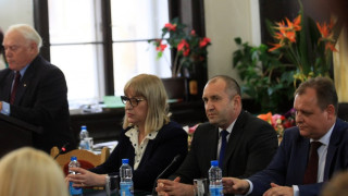 Радев: Обществото очаква безпристрастно прилагане на закона