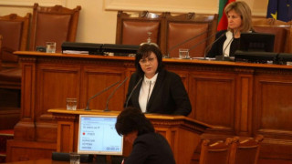 Нинова поиска орязване на депутатските ваканции