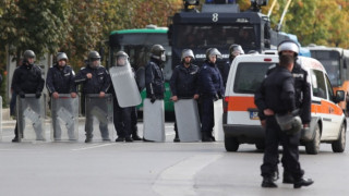 Колега на ранената полицайка: Плюх стъкла