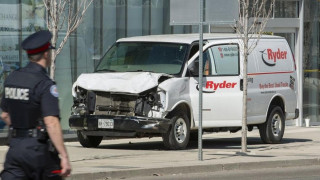 Разкриха подробности за шофьора на вана, който се вряза в пешеходци в Торонто 