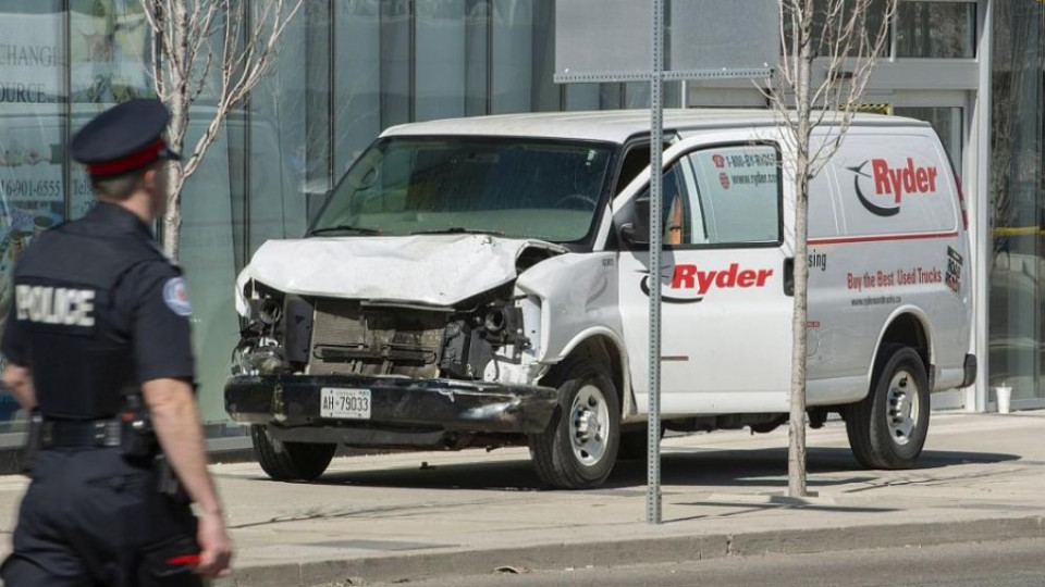 Разкриха подробности за шофьора на вана, който се вряза в пешеходци в Торонто  | StandartNews.com