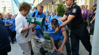 Сблъсъци между миньори и полиция в центъра на София