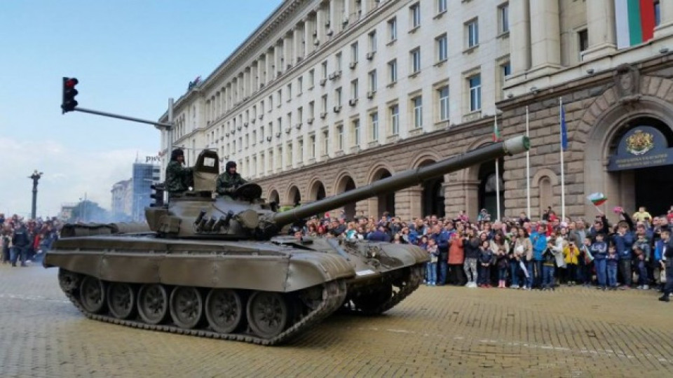 Танкове, ракети и македонска рота за парада на 6 май | StandartNews.com