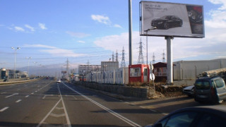 Стъки отвя патрулка, има ранени полицаи