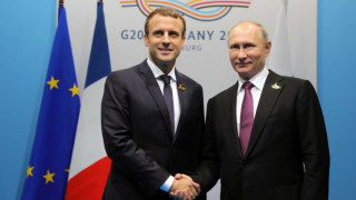 Макрон и Путин си стиснаха ръцете "за" иранската сделка