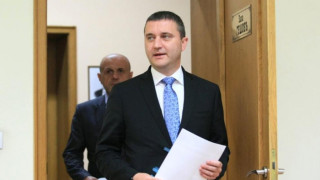 Нотариусите ще проверяват автоматично за платен данък при сделки с коли
