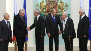 Радев раздаде държавни отличия на учени