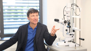 Светило в очната хирургия преглежда във „Vision"