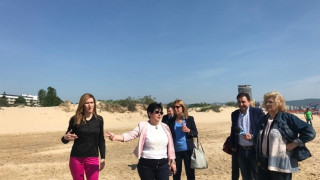 Ангелкова обяви, че водата на плажа в Слънчев бряг е отлична за къпане