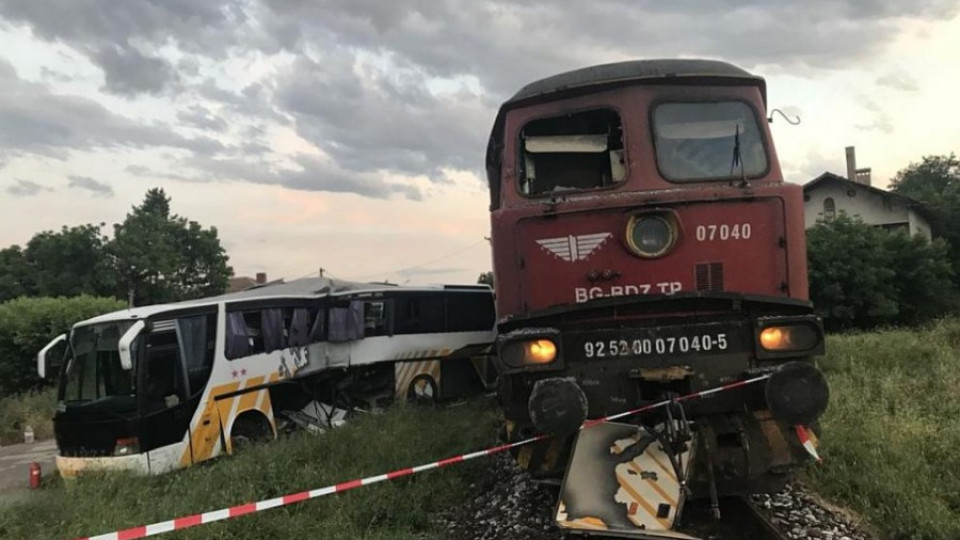 Разследват катастрофата между влак и автобус в Симеоновград | StandartNews.com