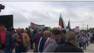 Протест в Белащица срещу двете кариери над селото