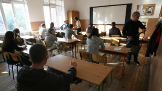 Първи зрелостен изпит по български език и литература