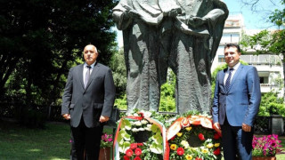Борисов и Заев поднесоха венци на паметника на Светите братя