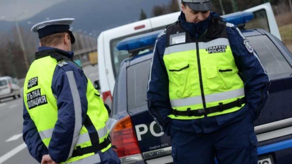 Мъж преби полицай в Дупница, след като катастрофира | StandartNews.com