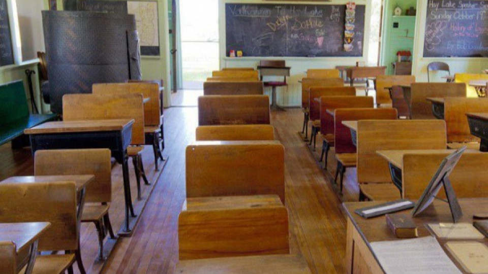 Постелки сменят школските чинове | StandartNews.com