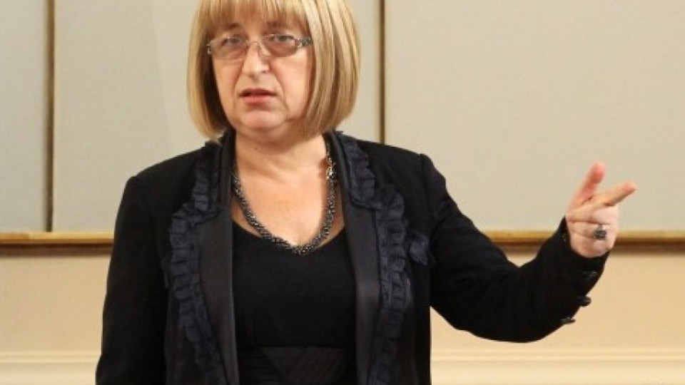 Цецка Цачева обяснява в парламента какъв е профилът на кандидатите за българско гражданство | StandartNews.com