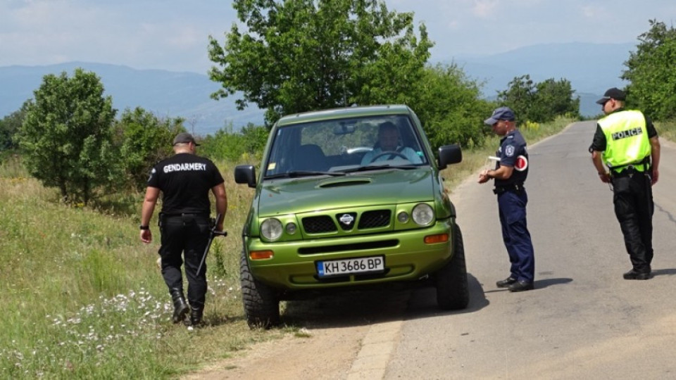 Пак впрегнаха полицията да охранява черешите в Кюстендилско | StandartNews.com