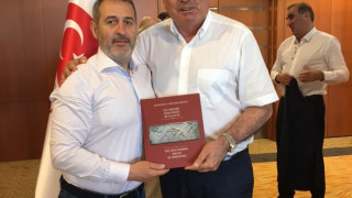 Белчо Горанов подари книга за борбата на вицепрезидент на МОК
