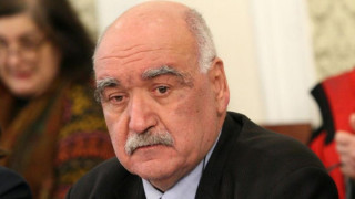 Ще се раздели ли проф. Плочев с поста управител на НЗОК?