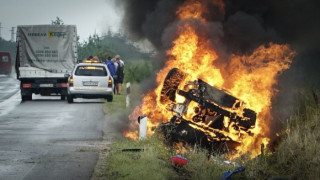 Жена се преобърна с джип и се запали на "Тракия"