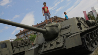 Празник във военноисторическия музей за Деня на бащата