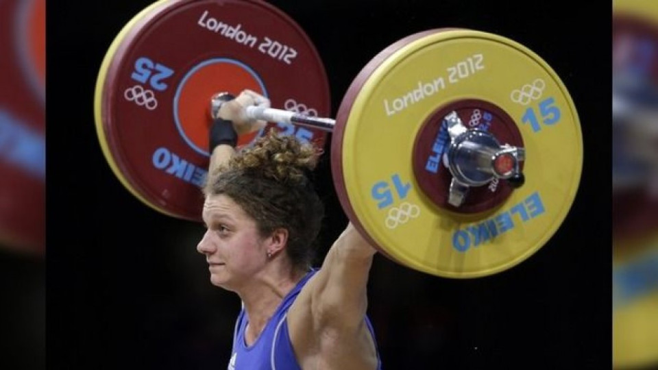 Костадинова връчва олимпийския медал на Милка Манева | StandartNews.com