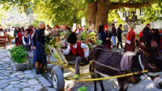 Чужденци на фестивала на занаятите в Мелник
