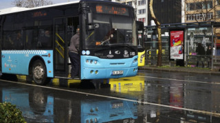 Проливен дъжд наводни Истанбул