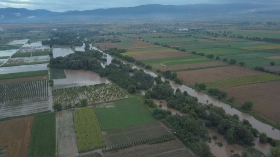 Стотици декари земи са наводнени след преливането на река Чая | StandartNews.com