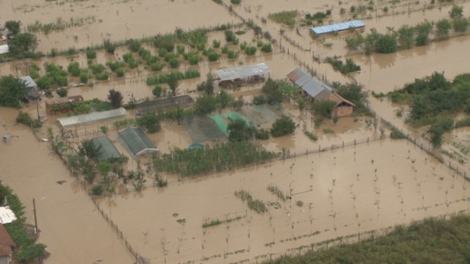 Втори ден наводнения и свлачища в цялата страна (ОБЗОР) | StandartNews.com