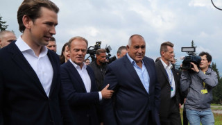 Посрещнаха Борисов с алпийски рогове под връх Планай (СНИМКИ)