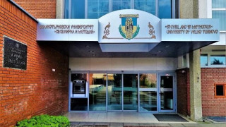 Подведоха италианци с дипломи за учители
