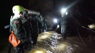 Започна изваждането на момчетата от пещерата в Тайланд