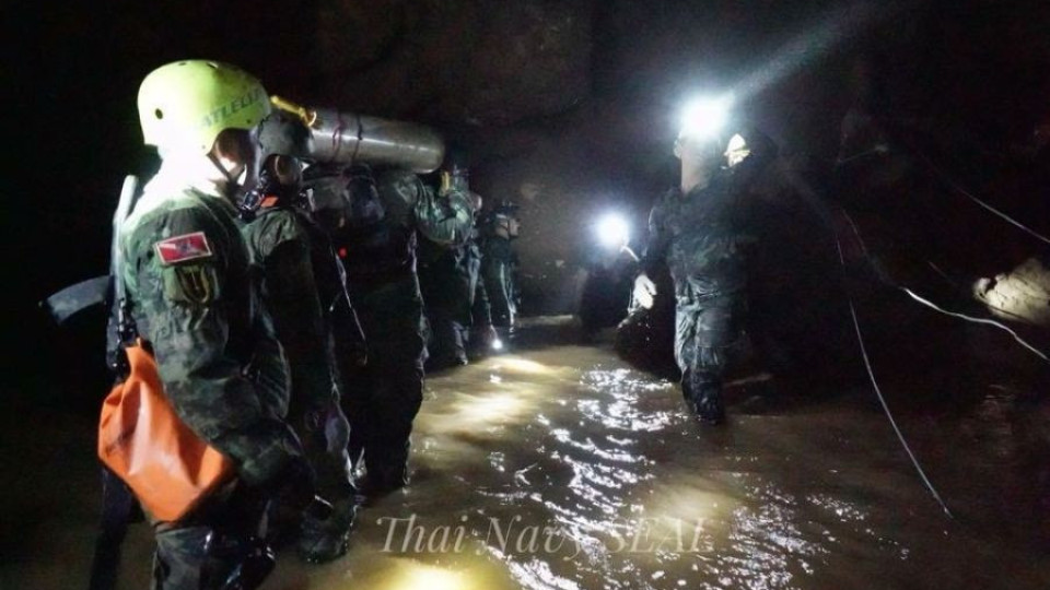 Започна изваждането на момчетата от пещерата в Тайланд | StandartNews.com