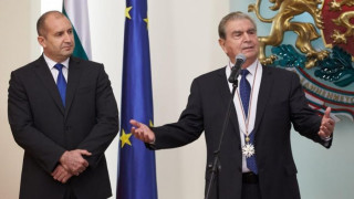 Президентът Радев награди Михаел Бар-Зоар с орден Стара планина