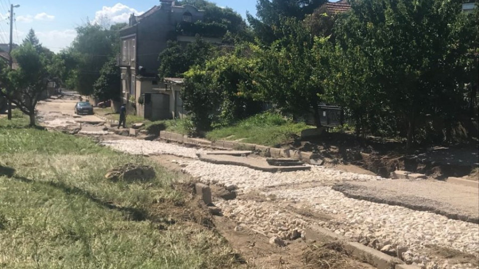 Обещават възстановени улици и нова канализация в поразената от наводнение Мизия | StandartNews.com