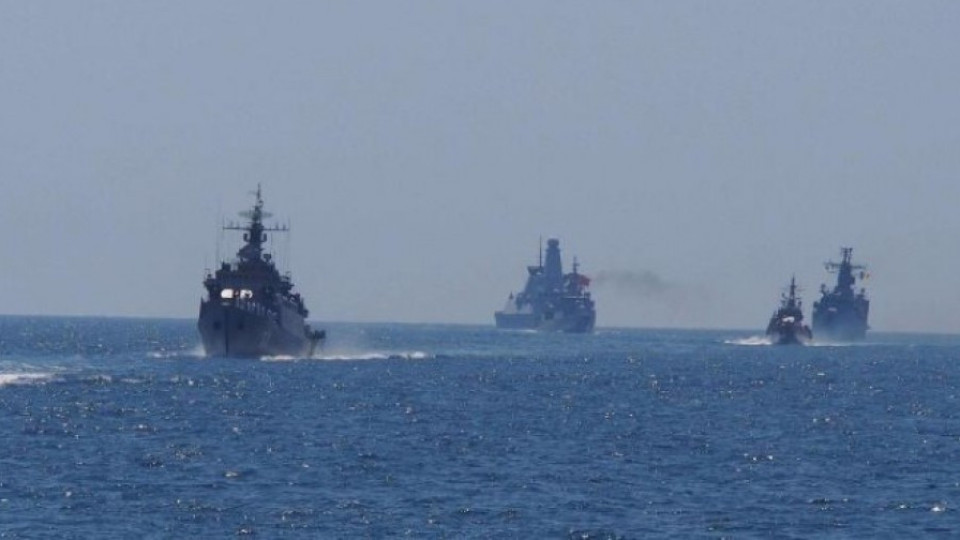 Масирано военно присъствие в Черно море, бойни кораби и подводница "превземат" българските води | StandartNews.com