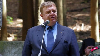 Каракачанов: Хаджи Димитър и Стефан Караджа положиха костите си, за да има България