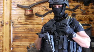 ГДБОП разкри „производствен цех“ за скимиращи устройства и неистински документи