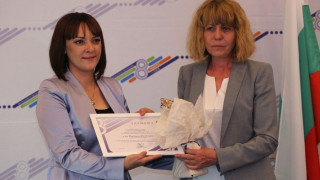 Синдикати и "Стандарт" спасяват Дамасцена