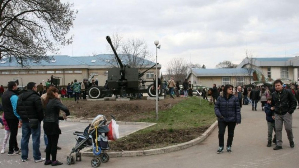 Военноисторическият музей показва спасените бойни знамена | StandartNews.com