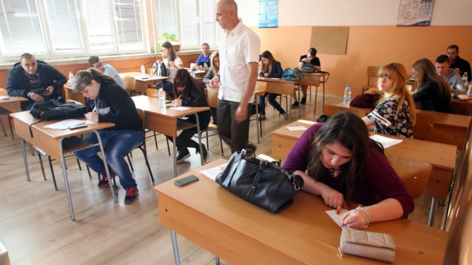 МОН: 4591 ученици желаят да се явят на матура по български език и литература | StandartNews.com