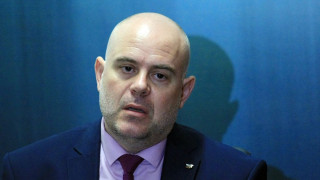 Четирима души участвали в измамата с продажба на скъпи коли в Габрово