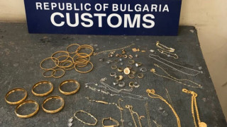 Митничари на Калотина заловиха над половин килограм контрабандно злато