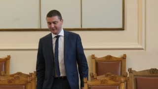 Финансовият министър е готов да дебатира за независимостта на обществените медии