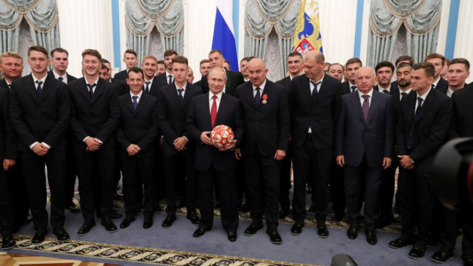 Путин връчи държавни отличия на руските герои от Мондиала  | StandartNews.com