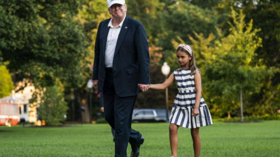 Щастлив дядо и сладка внучка: Тръмп сияе в компанията на малката Арабела  | StandartNews.com