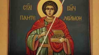 Св. Пантелеймон - лекар, получил дара на чудотворството